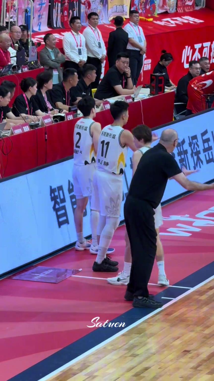 無奈的一家三口！絕望的教練，氣瘋了的皮總！