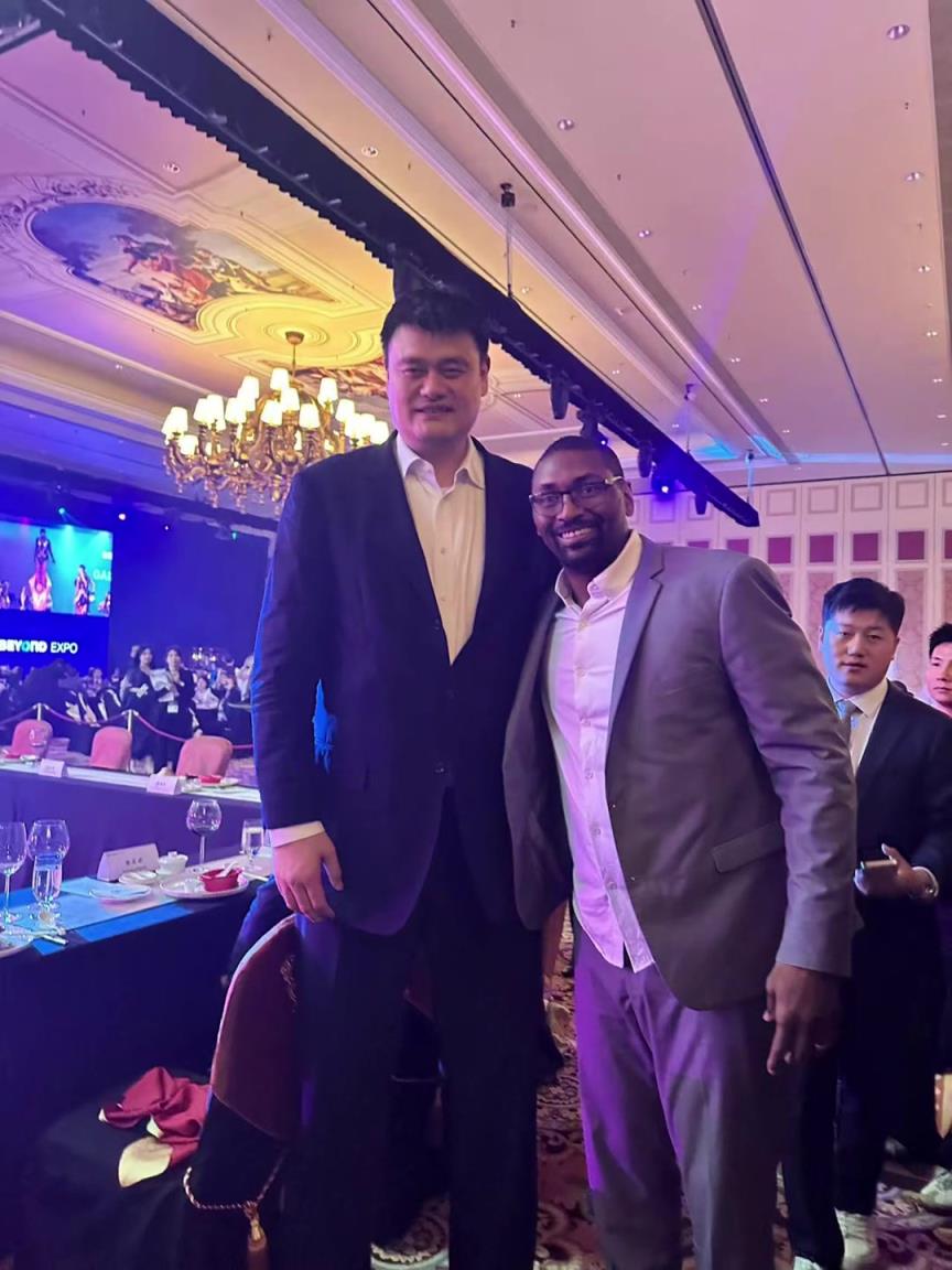 阿泰斯特曬與姚明合照：這是我最喜歡的隊友 姚！！