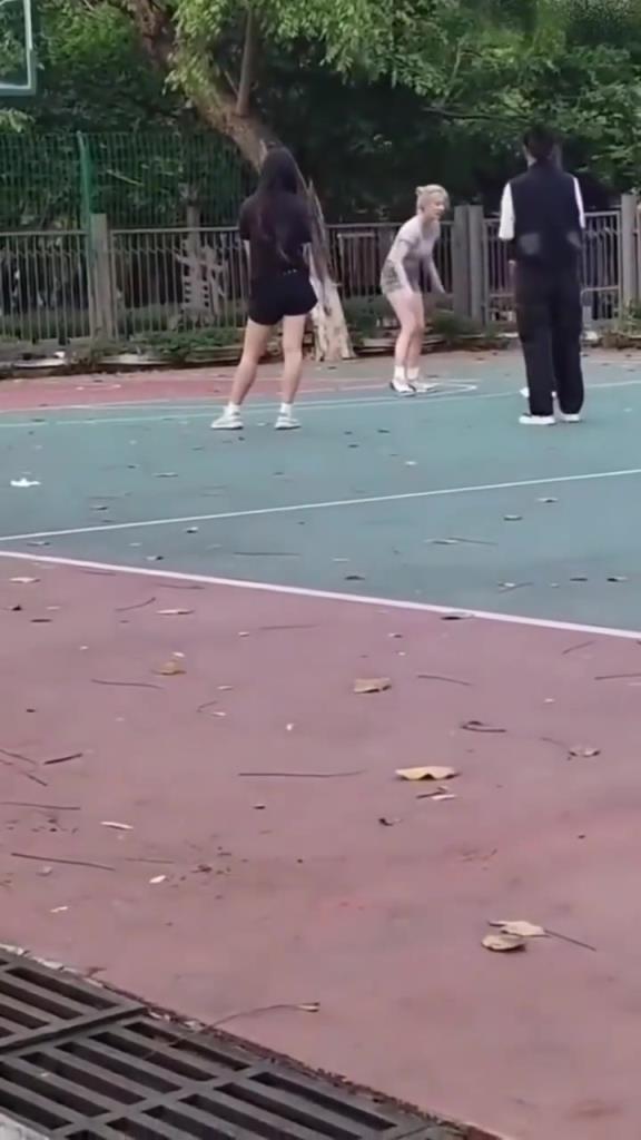 上來就背打女生的男人，真的活該沒有女朋友啊