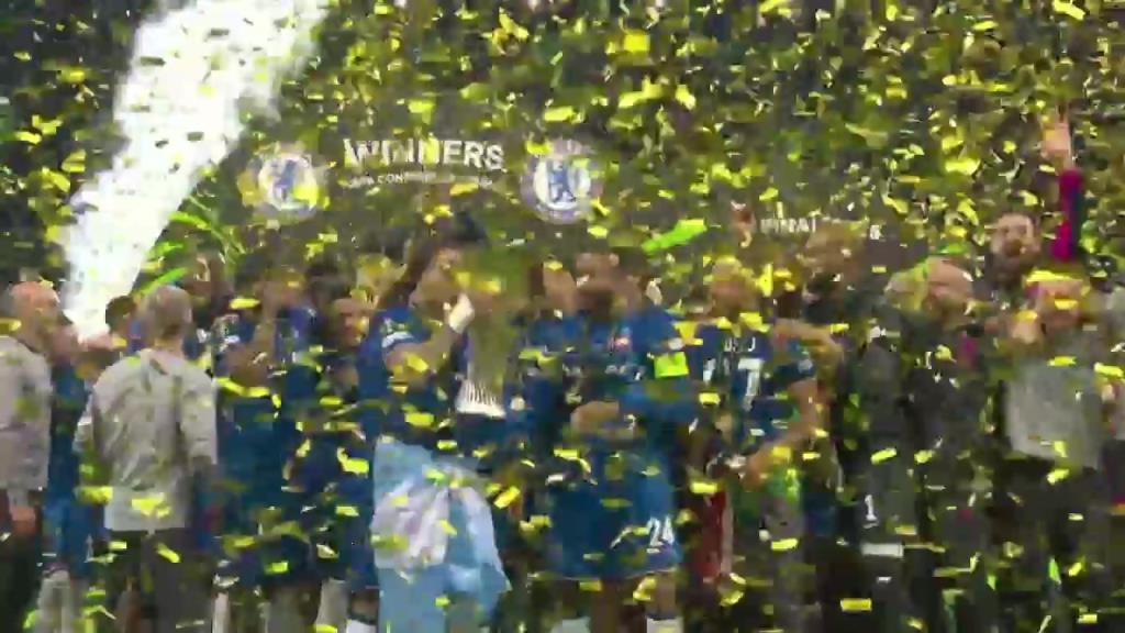 ?榮耀藍(lán)軍！歐協(xié)聯(lián)奪冠捧杯！里斯-詹姆斯高舉獎杯全隊?wèi)c祝