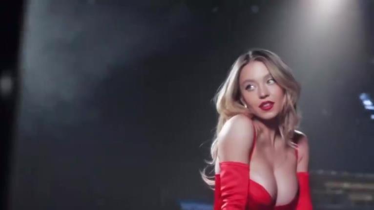 此前觀戰(zhàn)紐約德比！賣含洗澡水肥皂的悉尼妹太清楚自身優(yōu)勢(shì)了