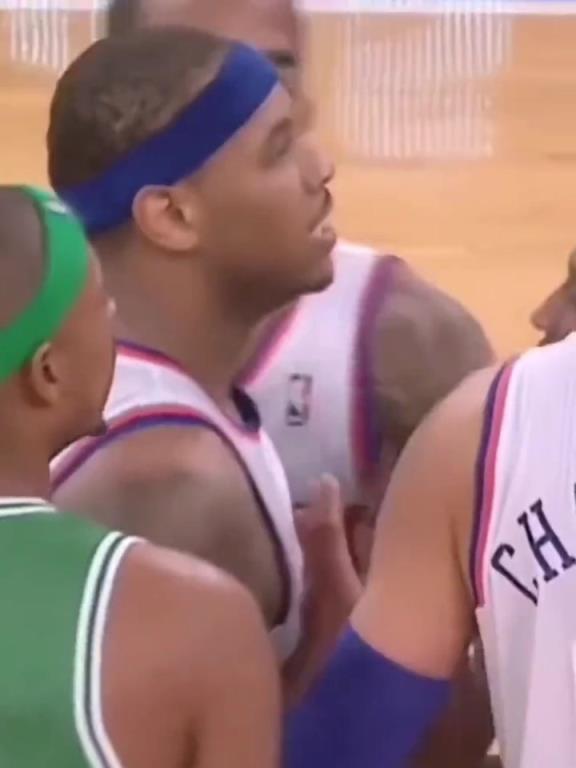 社會瓜！當(dāng)年安東尼與加內(nèi)特發(fā)生沖突，賽后瓜哥帶人堵綠軍大巴